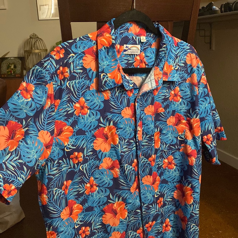PSI International Palm Flower Button Down